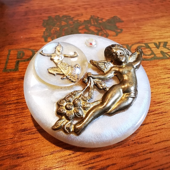 Unique Vintage Round Brooch Cherub Thai Dancer Aurora Borealis - Picture 10 of 12